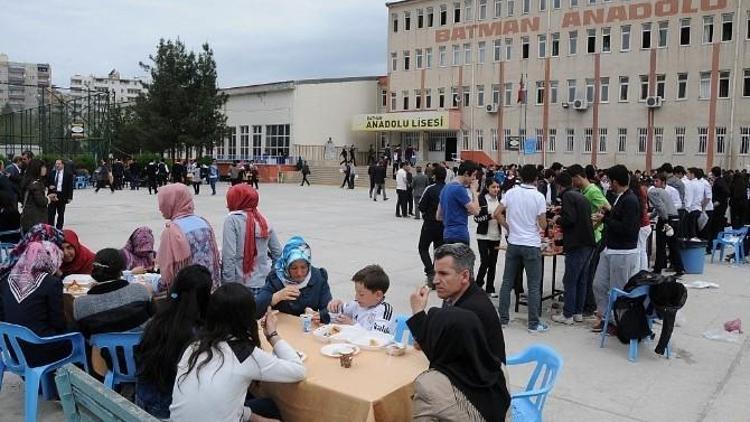 Muhtaç Öğrenciler Yararına Kermes