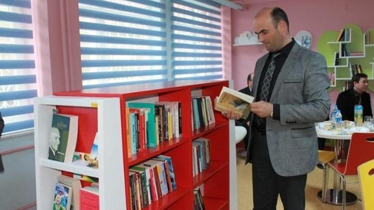 Salıpazarı Anadolu Lisesi Z-kütüphanesine Kavuştu