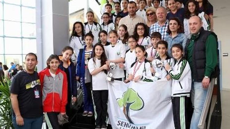 Şehitkamilli Yüzücüler Türkiye Şampiyonalarına Çıkartma Yaptı