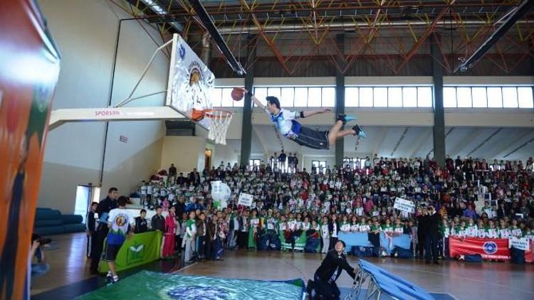 Okul Sporları Karacabey’i Şenlendirdi