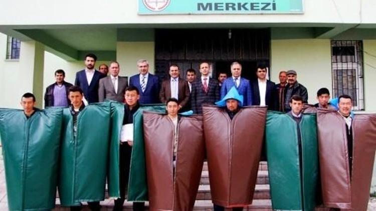 Erciş’te Sürü Yöneticileri Kepenek Giydi