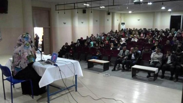 Midyat’ta, ‘Aile Yuvamızı Cennete Dönüştürme’ Konferansı Düzenlendi