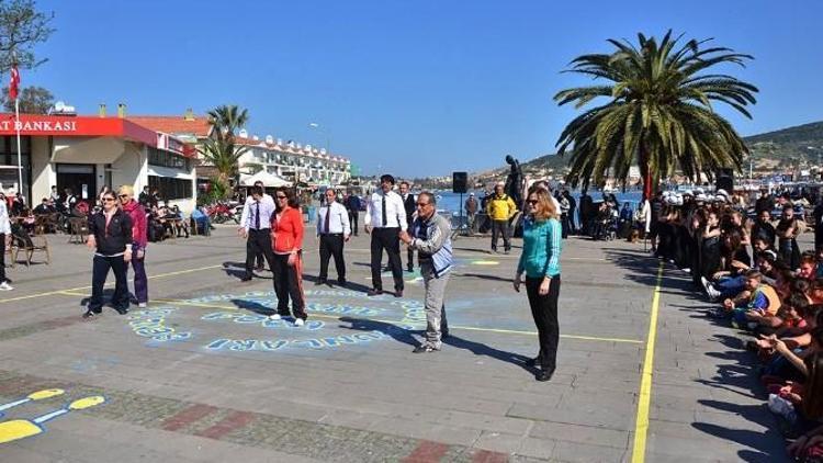 Foça’da Çocuk Şenlikleri Başladı