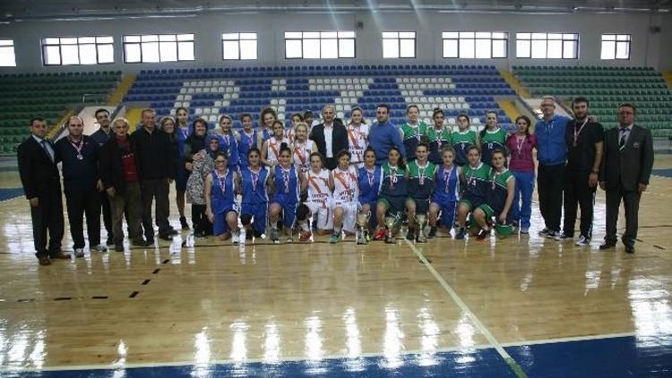 Yıldız Bayanlar Basketbol Anadolu Şampiyonası Sona Erdi