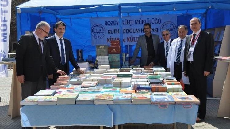 Bozüyük İlçe Müftülü Kitap Sergisi Açtı