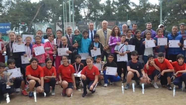 Adana’da Okullarası Küçükler Tenis Grup Müsabakaları