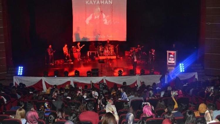 DÜ Öğrencileri Karlıova’da Anasınıfı Açmak İçin Konser Düzenledi