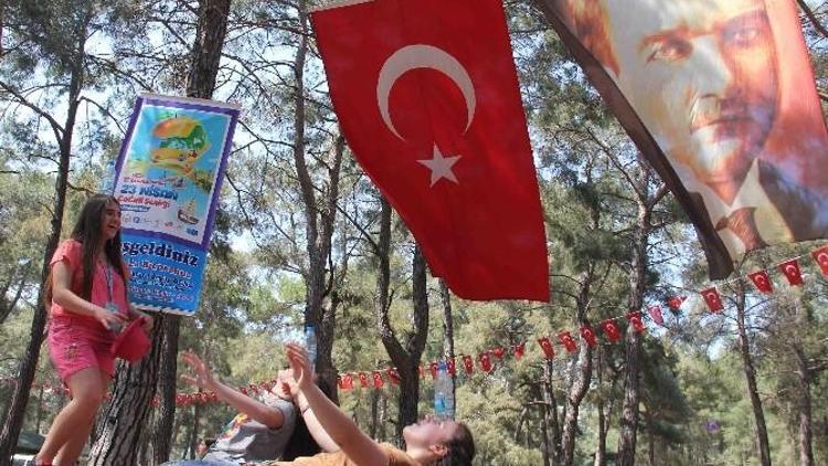 Dünya Çocukları Döşemealtı’nda Buluştu