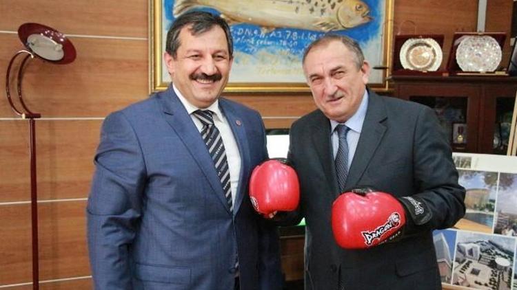 Türkiye Kick Boks Federasyonu Başkanı, Bolu Belediye Başkanı Aladdin Yılmaz’ı Ziyaret Etti.