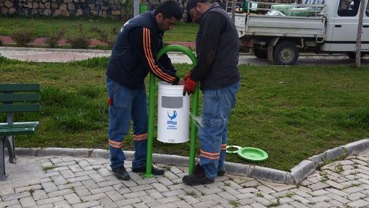 Aliağa’da Çöp Kutuları Yenilendi