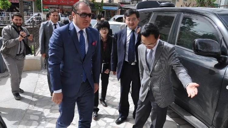 Çin Ankara Büyükelçisi Hongyang Silopi Kaymakamı Arıkan’ı Ziyaret Etti