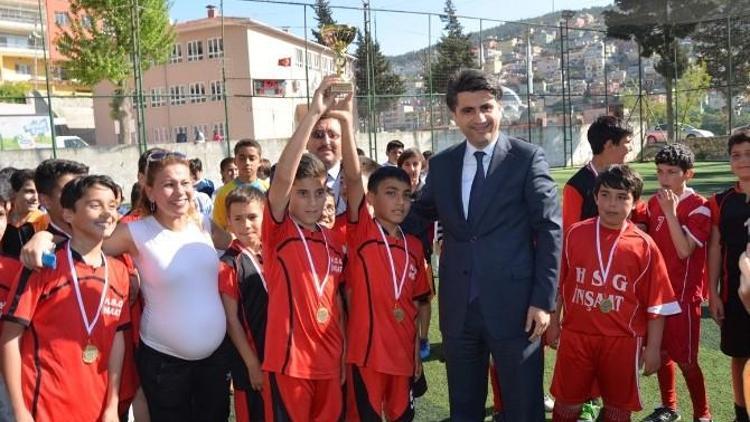 Belen’de Düzenlenen Futbol Ve Masa Tenisi Turnuvaları Final Maçları İle Son Buldu