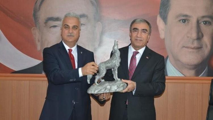MHP Genel Başkan Yardımcısı Oktay Öztürk, MHP Adana İl Başkanlığı’nı Ziyaret Etti