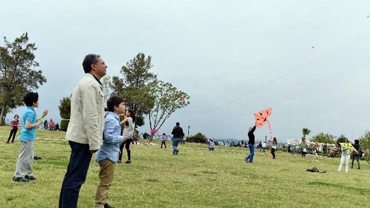 Muratpaşa’dan Uçurtma Ve Bisiklet Şenliği