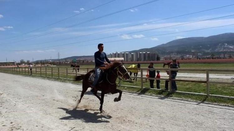 Rahvan Atlar Birincilik İçin Yarıştı