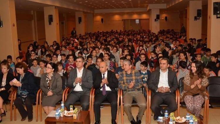 1200 Öğrenciye Sınava Hazırlık Konferansı Verildi