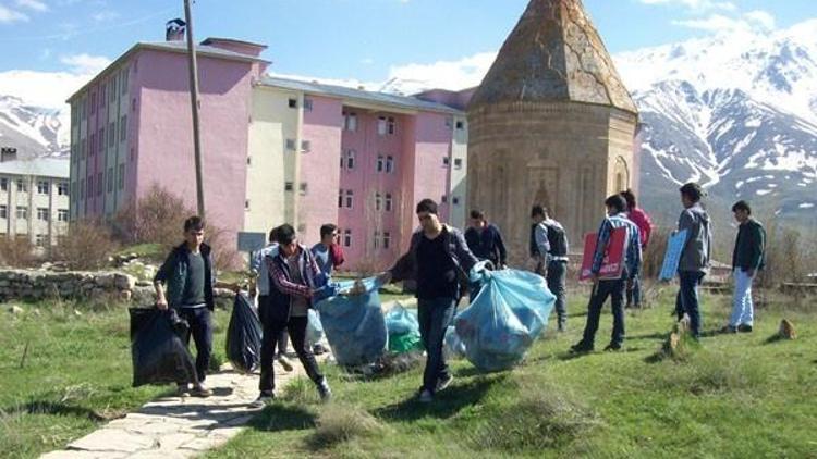 Gevaş Gençliği Tarihine Sahip Çıkıyor