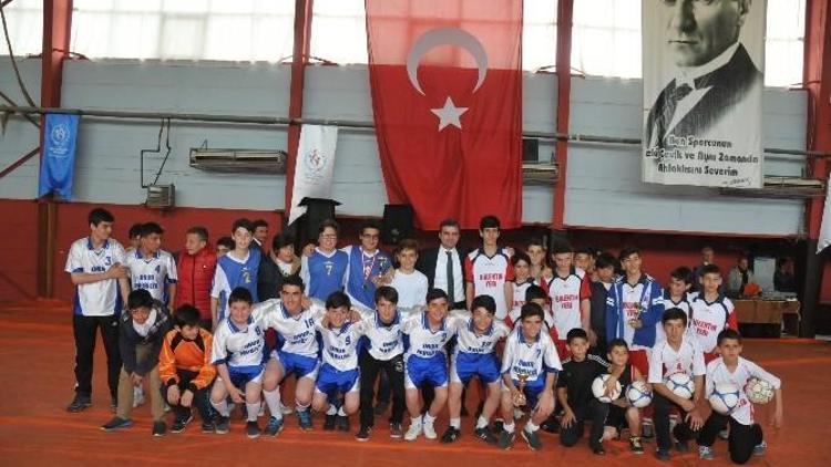 23 Nisan Etkinlikleri Kapalı Spor Salonunda Yapıldı