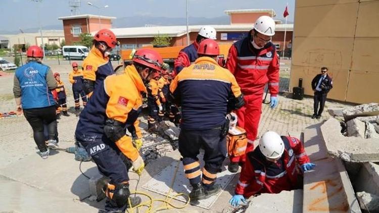 6.9 Büyüklüğünde Deprem Ve Sonrası Tatbikatı