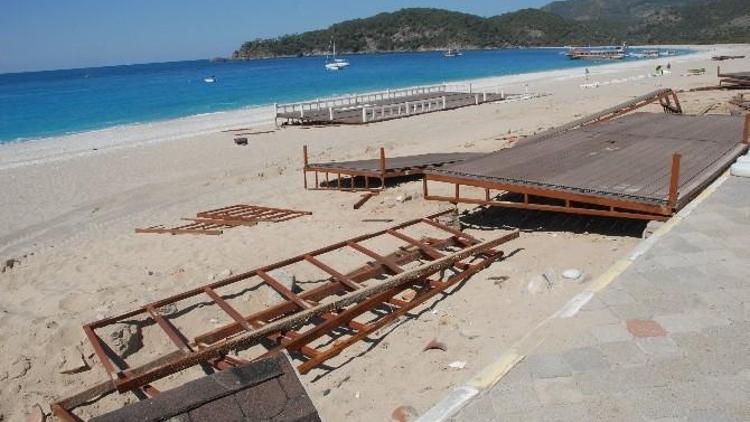 Ölüdeniz’de Kumsala Yapılan Platform Kaldırıldı