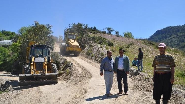 Alanya’da 2015 Yılında 100 Kilometre Sathi Kaplama,35 Kilometre Sıcak Asfalt Hedefi