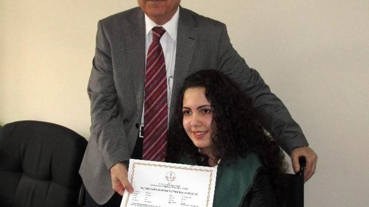 Ayaklarıyla Resim Yapan Rabia, İlk Diplomasını Aldı