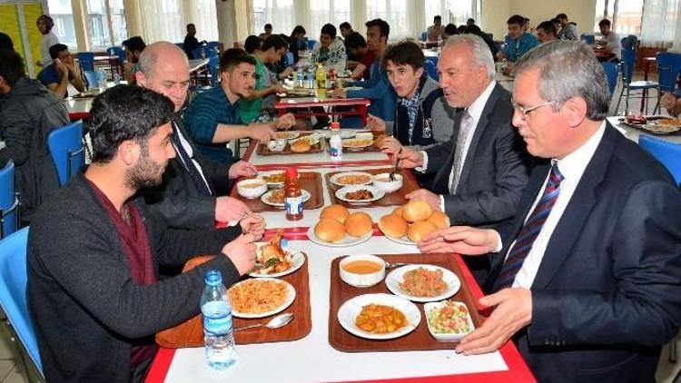 Kamil Saraçoğlu: Öğrenciler, Kütahya’nın Gönüllü Birer Kültür Elçisidir