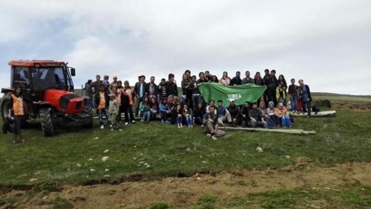 Bayburt Üniversitesi Öğrencileri Üç Bin Fidan Dikti