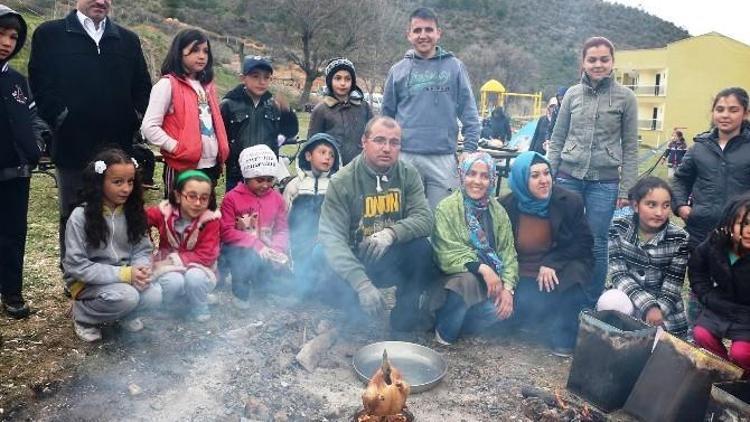 İzci Öğrencilerin ’Tenekede Tavuk Kebabı’ Etkinliği