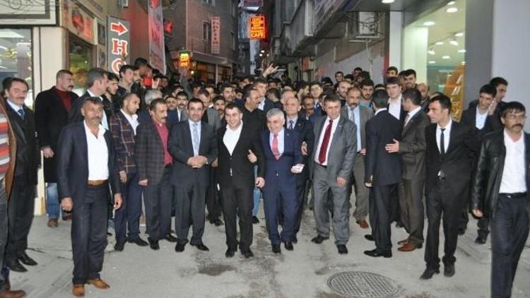 MHP Adaylarına Miting Gibi Karşılama