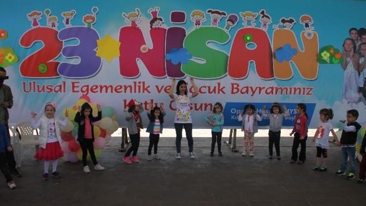 Öğretmen Adayları Lösemili Çocuklar İçin Balon Şenliği Düzenledi