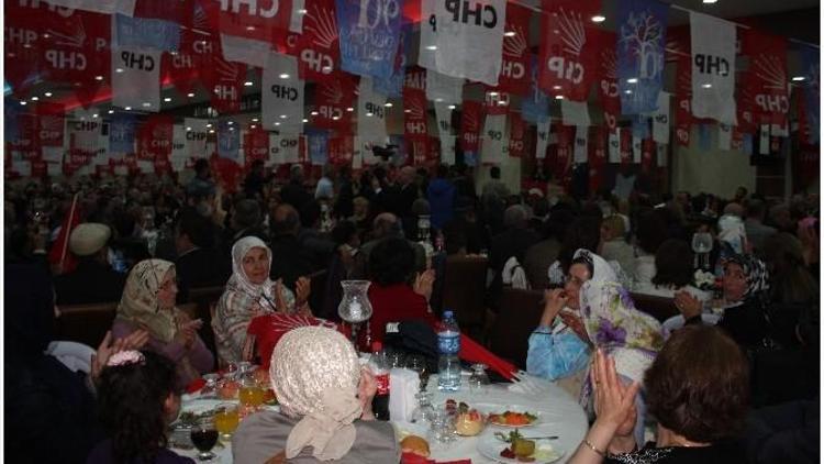 CHP’lilerin Coşkusu Salona Sığmadı