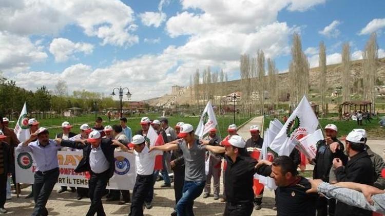 AK Parti Bayburt Gençlik Kolları Başkanı Kaymak 1 Mayıs İşçi Bayramı’na Katıldı