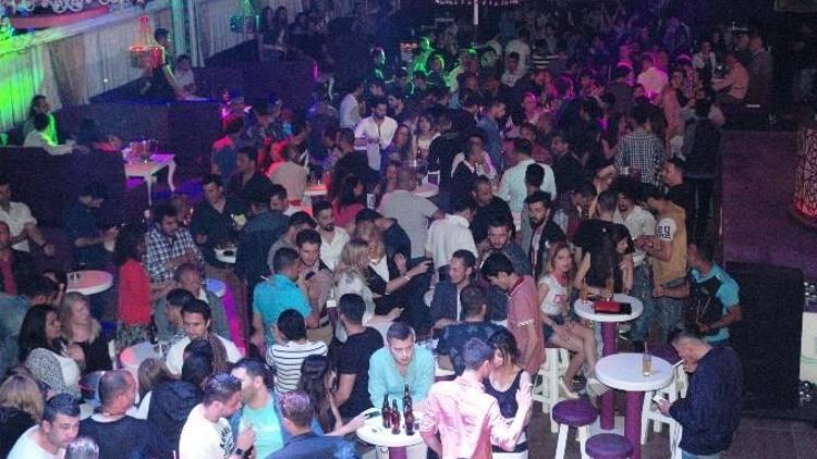 Somalı Aileler Bodrum’da Stres Attı