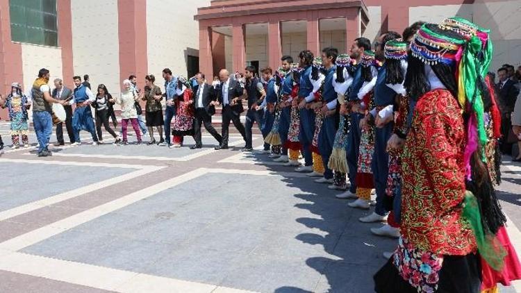 Diyarbakır’da ’Hep Beraber Sanat’ Sergisi Açıldı