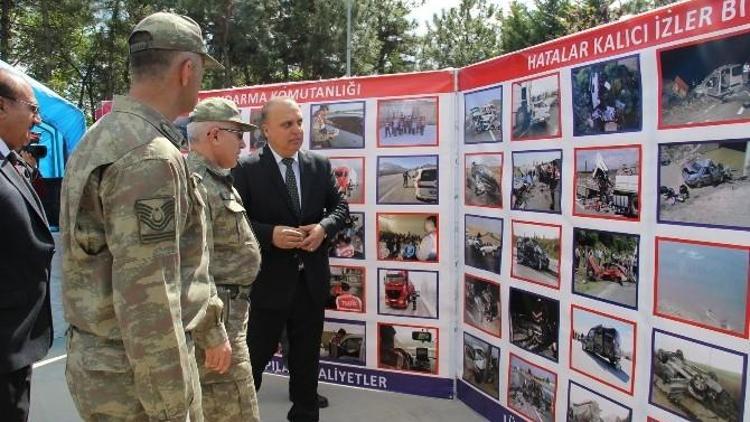 Elazığ’da ’Karayolu Trafik Güvenliği Haftası’ Nedeniyle Stant Kuruldu