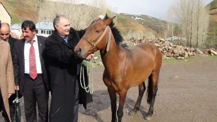 AK Partili Yılmaz Çat’ta Konuştu