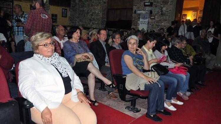 Ayvalık Belediyesi’nin Katkılarıyla 6. Ayvalık Tiyatro Festivali Devam Ediyor