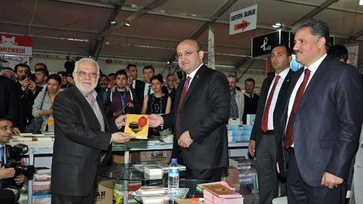 4. Malatya Anadolu Kitap Fuarı Açıldı