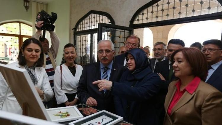 Bala Arı, “Bana Seni Gerek Seni” Adlı Kişisel Sergisini Açtı