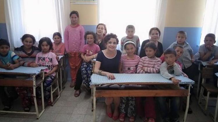 Kadın Öğretmenlerden 14 Öğrencili TEK Öğretmenli Köy Okuluna Ziyaret