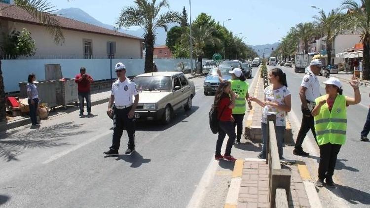 Fethiye’de Öğrenciler Trafik Polisi Oldu