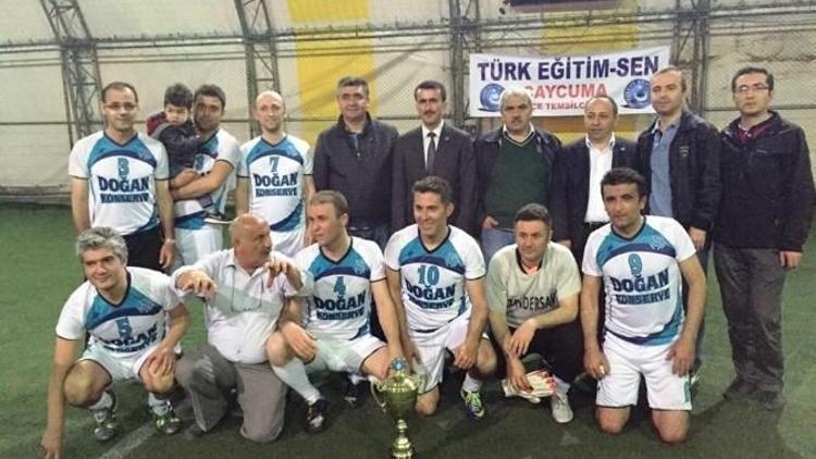 Türk Eğitim-sen’den Futbol Turnuvası Galibine Kupa Verildi