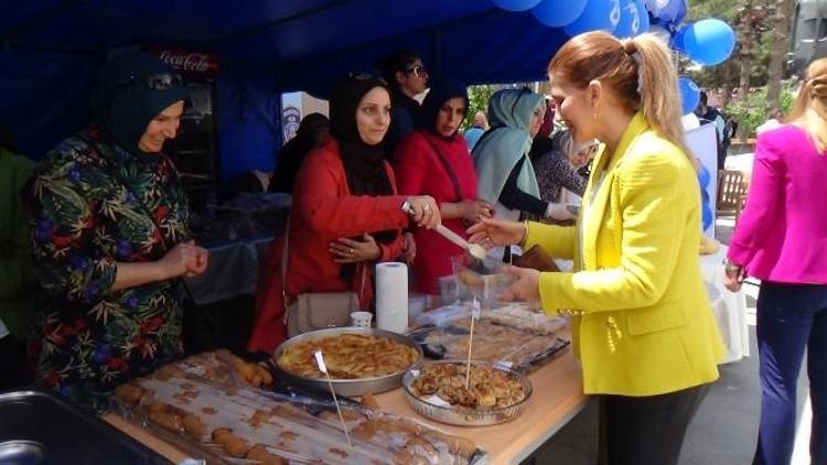 Erzincan’da Polis Eşlerinden Gıda Kermesi