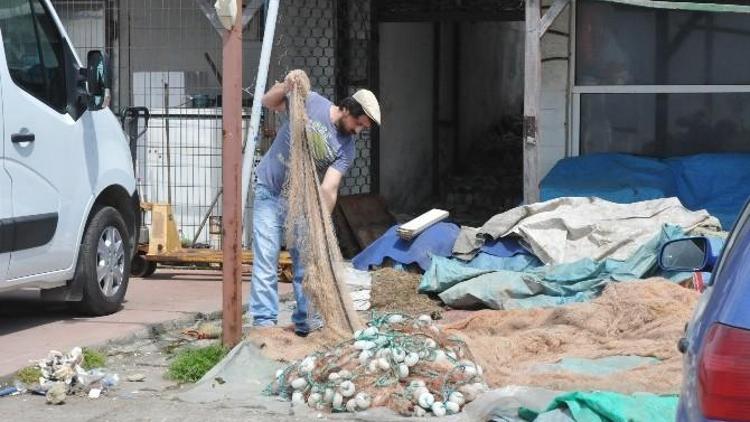 Akçakoca’da Ağlar Ve Tekneler Onarılıyor