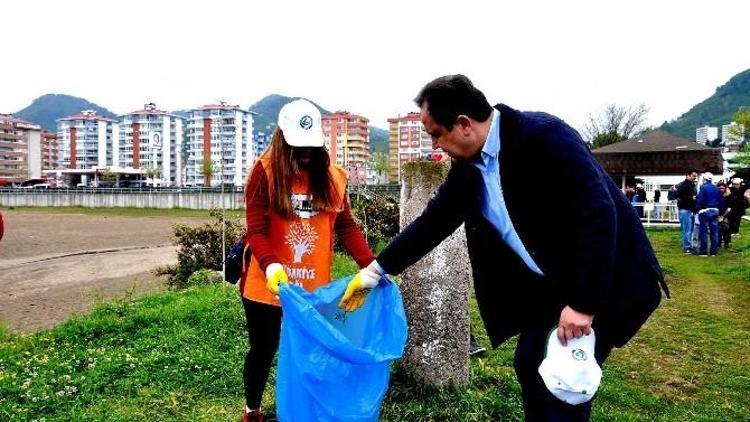 Giresun Belediye Başkanı Kerim Aksu Öğrenciler İle Birlikte Çöp Topladı