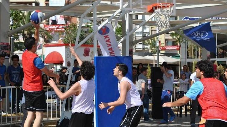 Gençlerden Aydın’da Sokak Basketbol Şöleni