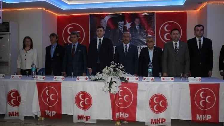 MHP’ye Katılan 714 Kişiye Rozetleri Takıldı