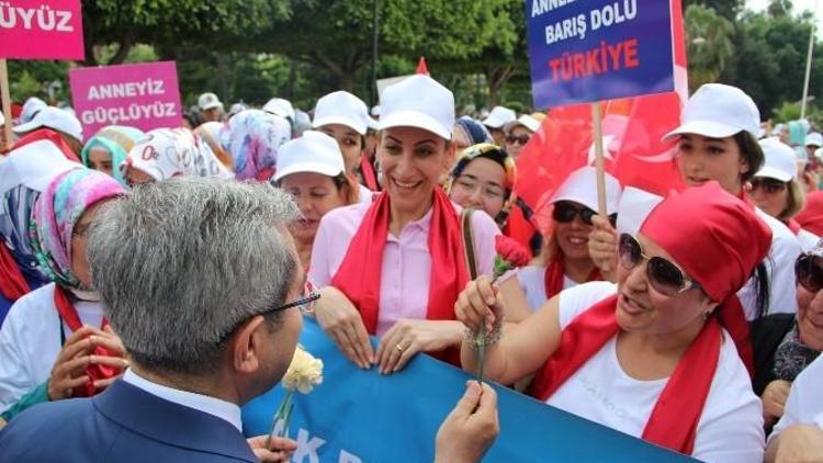 AK Parti’li Kadınlardan Anneler Günü Yürüyüşü