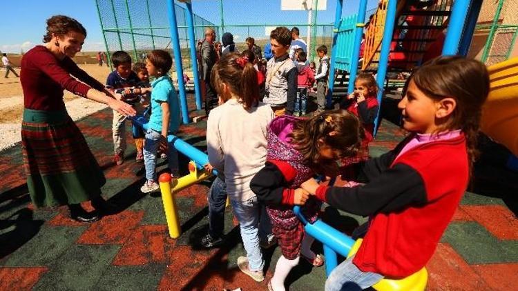 Edremit Belediyesi’nden 7 Mahalleye Çocuk Oyun Alanı